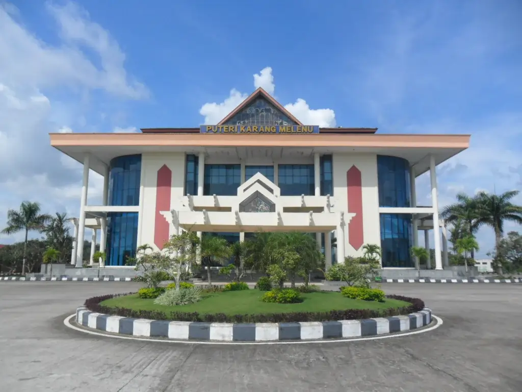 Bangunan Aula Lantai I Gedung Putri Karang Melenu