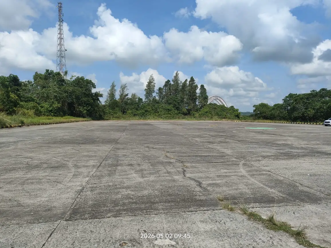 Bangunan Lapangan Parkir I Gedung Putri Karang Melenu